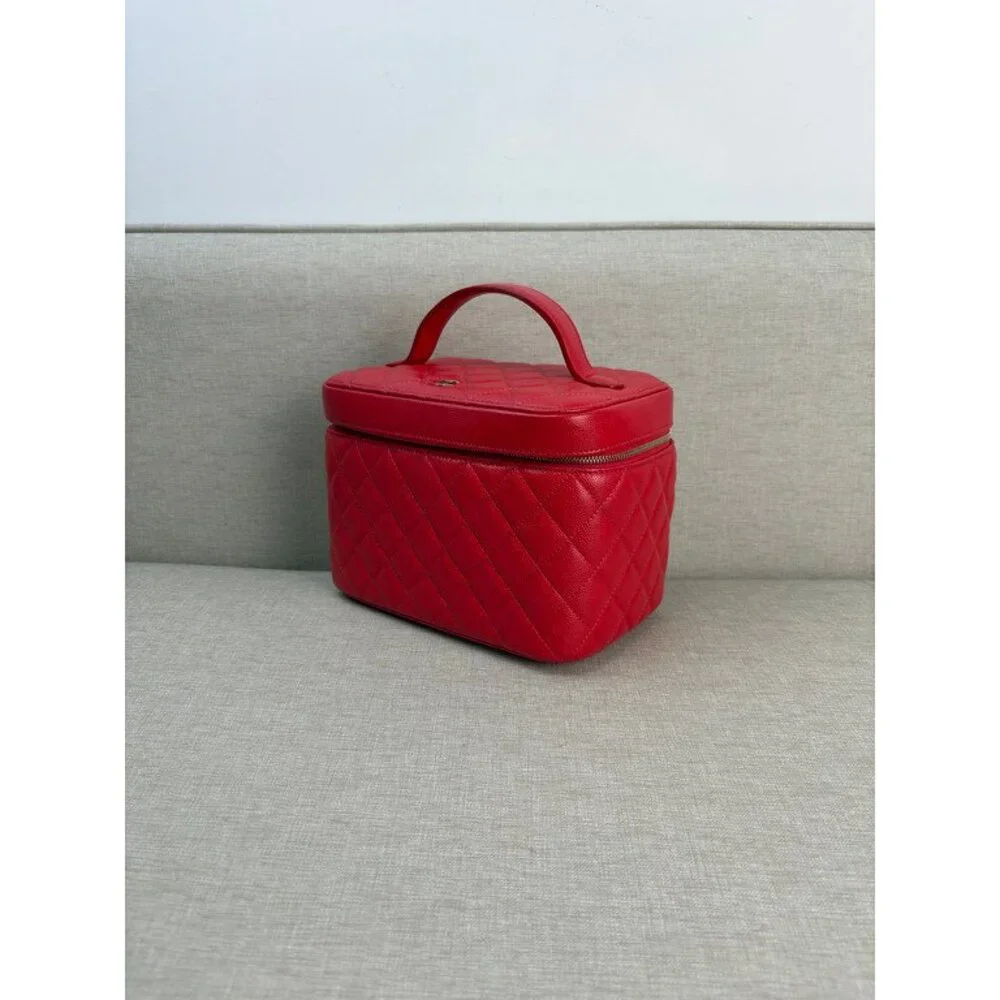 CHANEL Red Caviar Vanity Case Medium GHW